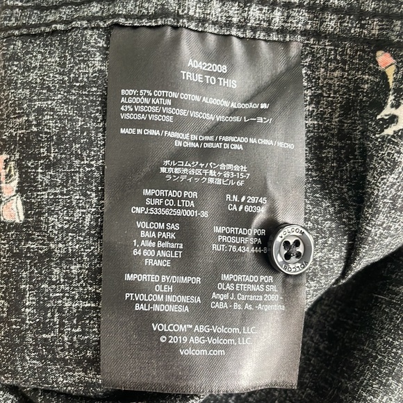 Volcom short sleeved button up lightweight shirt - Picture 5 of 5